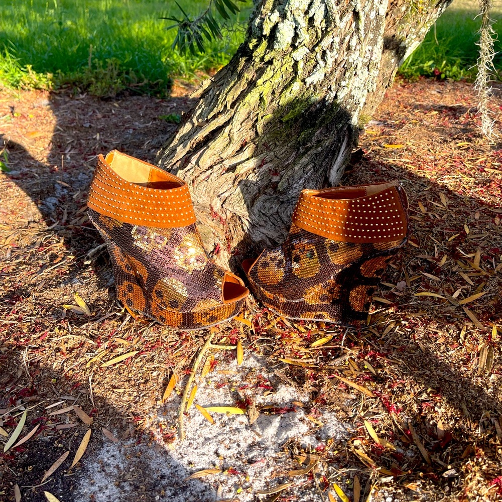 Sequin wedge skull shoes